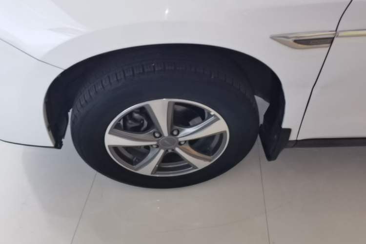 Used Haval M6 2017 1.5T Manual Two-Wheel Drive Urban Version Left Front Wheel Hub