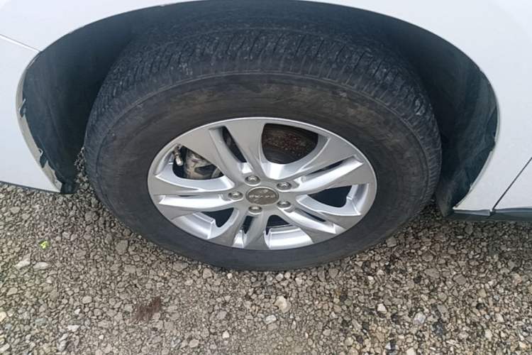 Used Haval M6 2017 1.5T Automatic Two-Wheel Drive Prestige Model Left Front Wheel Hub