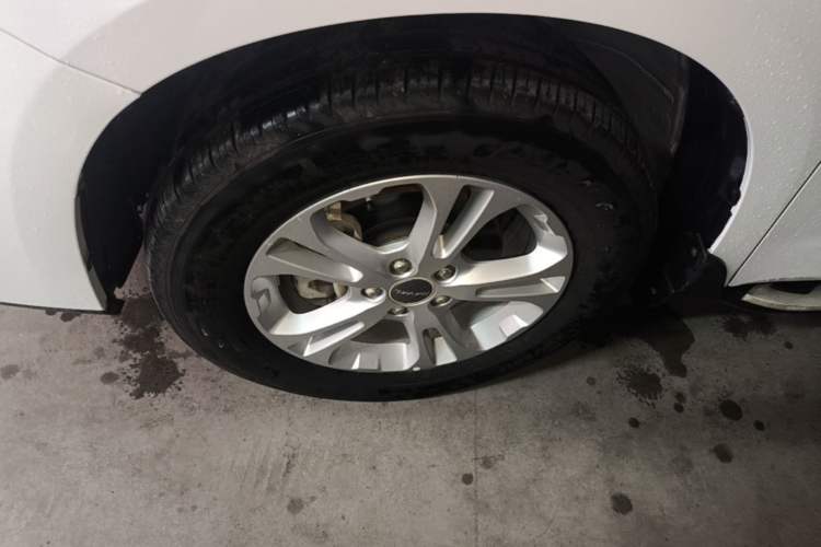 Used Haval M6 2017 1.5T Automatic Two-Wheel Drive Elite Model Left Front Wheel Hub