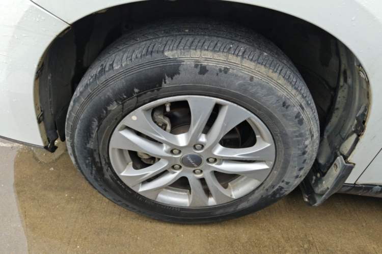 Used Haval M6 2017 1.5T Manual Two-Wheel Drive Elite Model Left Front Wheel Hub