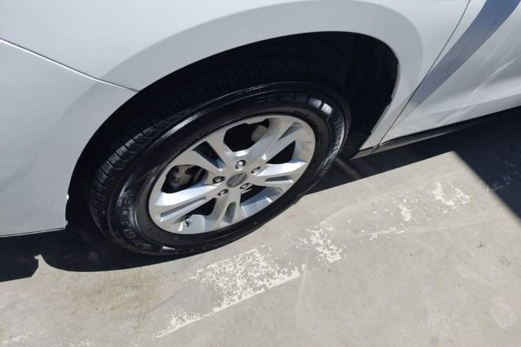 Used Haval M6 2017 1.5T Manual Two-Wheel Drive Elite Model Left Front Wheel Hub