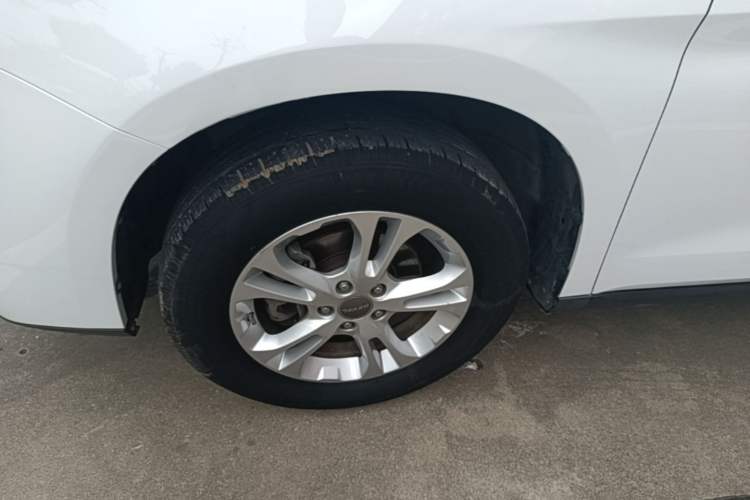 Used Haval M6 2017 1.5T Automatic Two-Wheel Drive Prestige Model Left Front Wheel Hub
