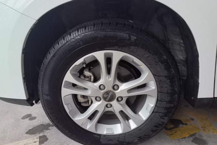 Used Haval M6 2017 1.5T Automatic Two-Wheel Drive Urban Model Left Front Wheel Hub