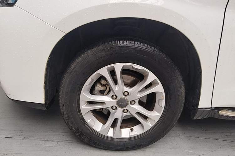 Used Haval M6 2017 1.5T Automatic Two-Wheel Drive Elite Model Left Front Wheel Hub