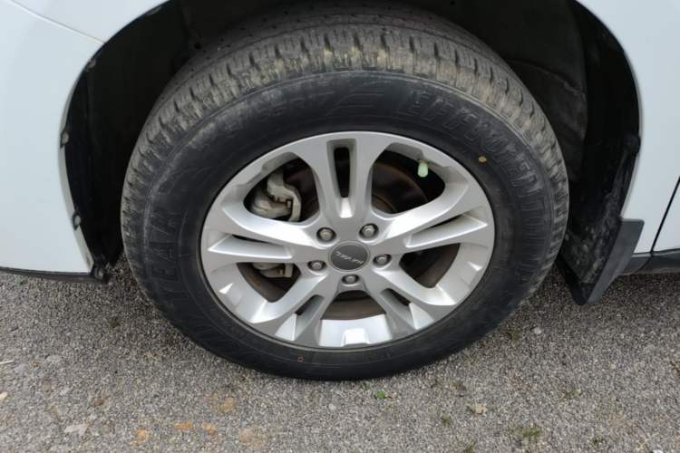 Used Haval M6 2017 1.5T Automatic Two-Wheel Drive Prestige Model Left Front Wheel Hub