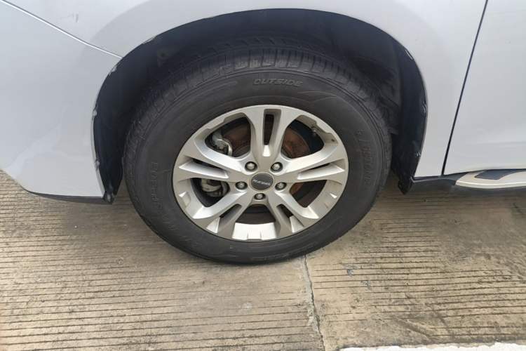 Used Haval M6 2017 1.5T Automatic Two-Wheel Drive Prestige Model Left Front Wheel Hub
