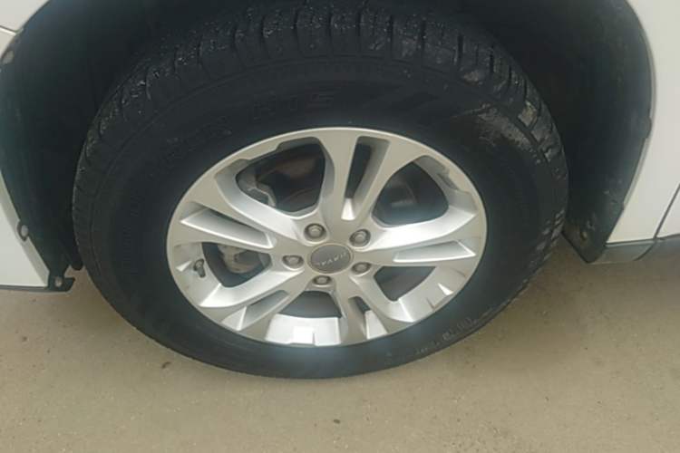 Used Haval M6 2017 1.5T Automatic Two-Wheel Drive Elite Model Left Front Wheel Hub