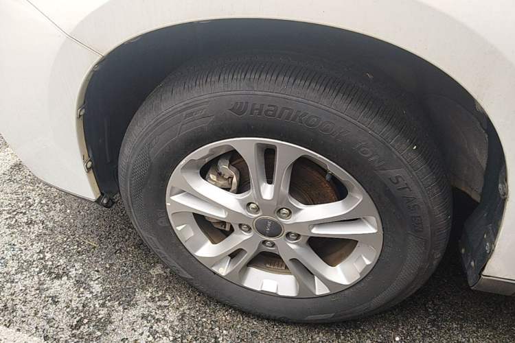 Used Haval M6 2017 1.5T Automatic Two-Wheel Drive Elite Model Left Front Wheel Hub
