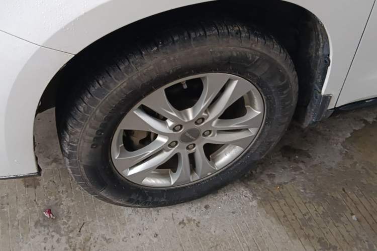 Used Haval M6 2017 1.5T Automatic Two-Wheel Drive Elite Model Left Front Wheel Hub