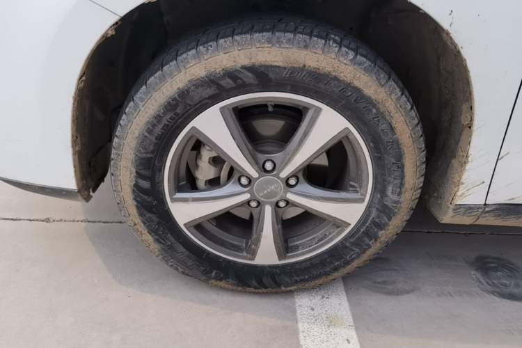 Used Haval M6 2017 1.5T Automatic Two-Wheel Drive Elite Model Left Front Wheel Hub