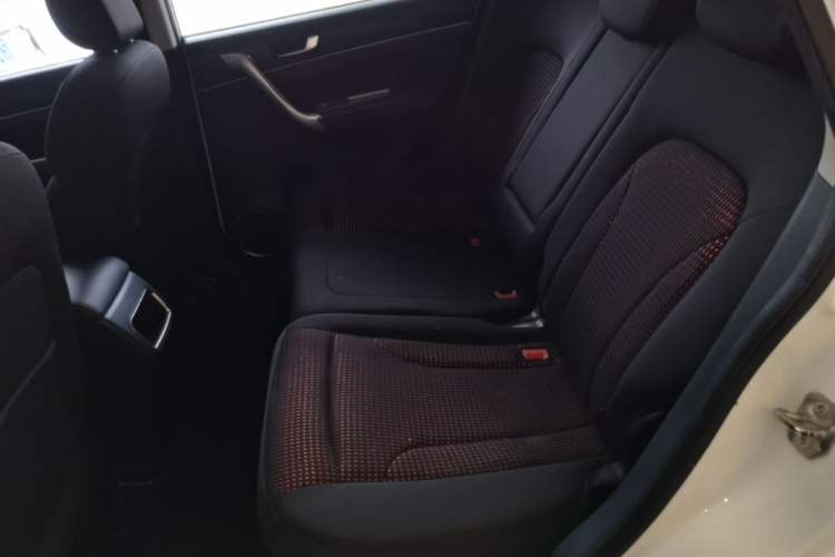 Used Haval M6 2017 1.5T Manual Two-Wheel Drive Urban Version Left Rear Seat