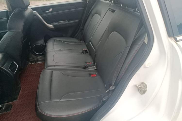 Used Haval M6 2017 1.5T Automatic Two-Wheel Drive Prestige Model Left Rear Seat