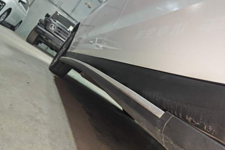 Used Haval M6 2017 1.5T Automatic Two-Wheel Drive Urban Model Left Side Sill