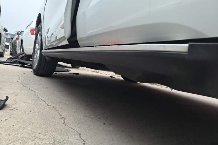 Used Haval M6 2017 1.5T Manual Two-Wheel Drive Elite Model Left Side Sill