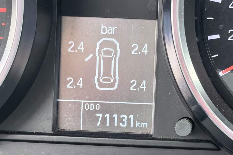 Used Haval M6 2017 1.5T Manual Two-Wheel Drive Elite Model Odometer Close Up
