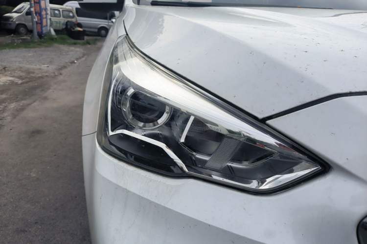 Used Haval M6 2017 1.5T Manual Two-Wheel Drive Urban Version Right Front Headlight
