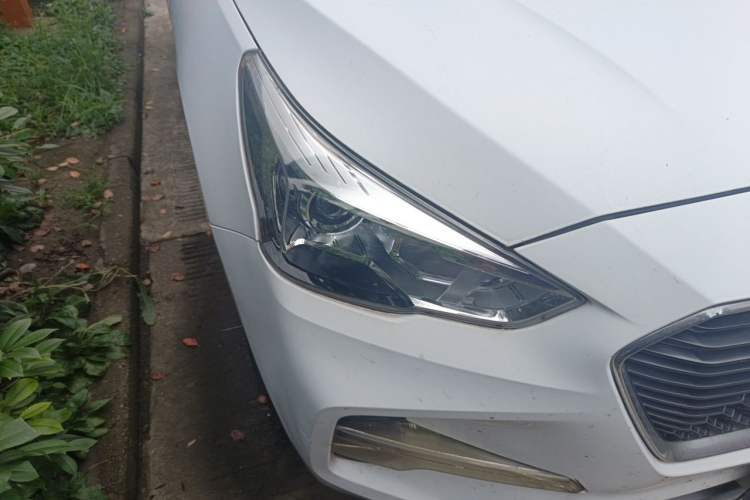 Used Haval M6 2017 1.5T Automatic Two-Wheel Drive Elite Model Right Front Headlight