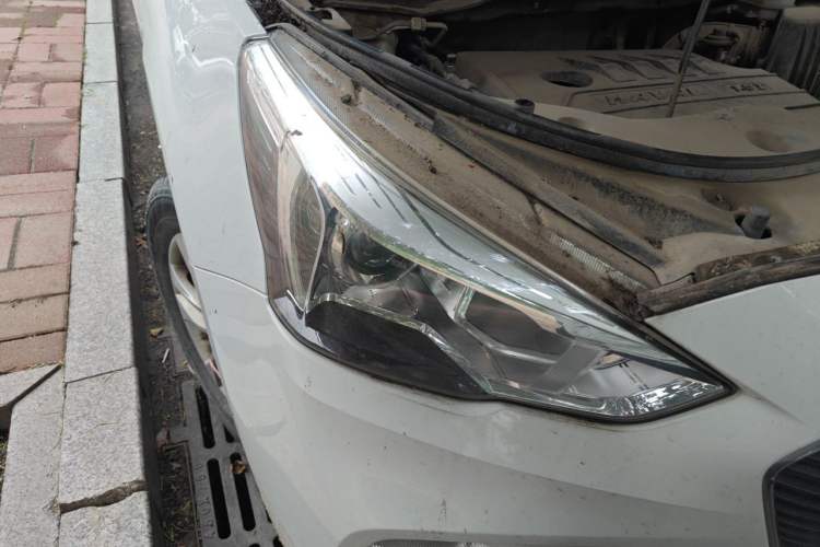 Used Haval M6 2017 1.5T Manual Two-Wheel Drive Elite Model Right Front Headlight