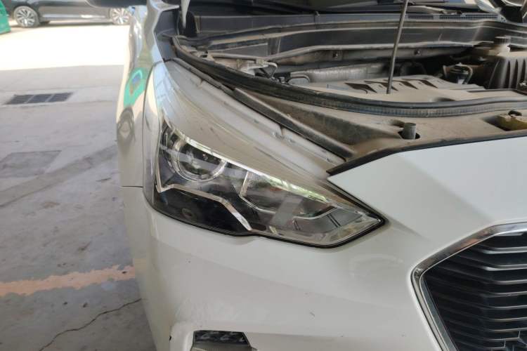 Used Haval M6 2017 1.5T Automatic Two-Wheel Drive Elite Model Right Front Headlight