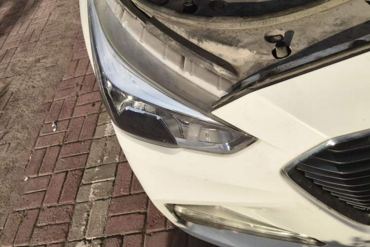Used Haval M6 2017 1.5T Automatic Two-Wheel Drive Elite Model Right Front Headlight