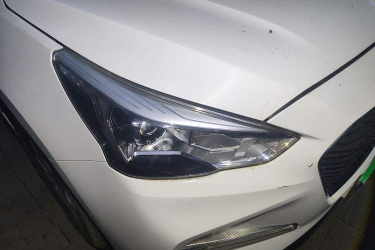 Used Haval M6 2017 1.5T Automatic Two-Wheel Drive Elite Model Right Front Headlight