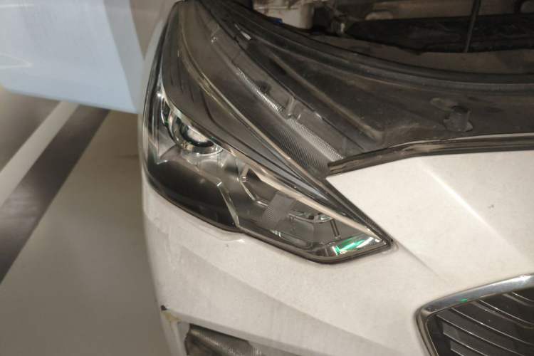 Used Haval M6 2017 1.5T Manual Two-Wheel Drive Elite Model Right Front Headlight