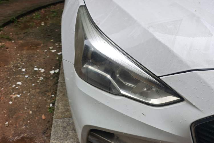 Used Haval M6 2017 1.5T Manual Two-Wheel Drive Elite Model Right Front Headlight
