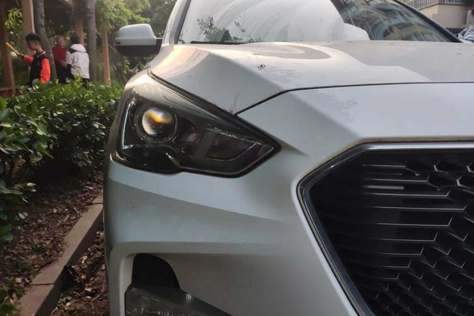 Used Haval M6 2017 1.5T Manual Two-Wheel Drive Elite Model Right Front Headlight