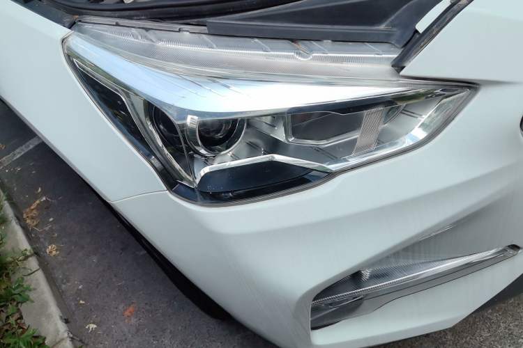 Used Haval M6 2017 1.5T Manual Two-Wheel Drive Urban Version Right Front Headlight