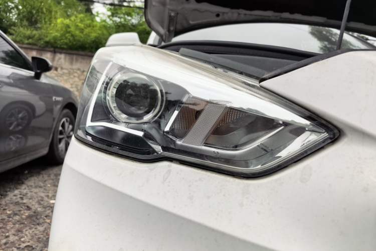 Used Haval M6 2017 1.5T Manual Two-Wheel Drive Elite Model Right Front Headlight