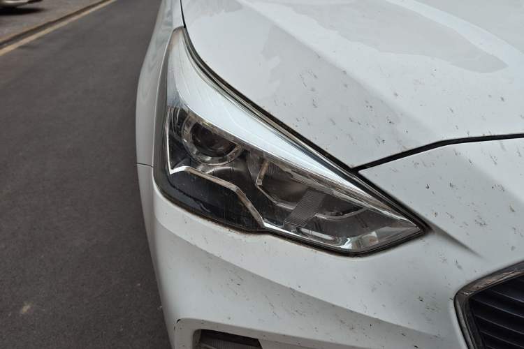Used Haval M6 2017 1.5T Automatic Two-Wheel Drive Prestige Model Right Front Headlight