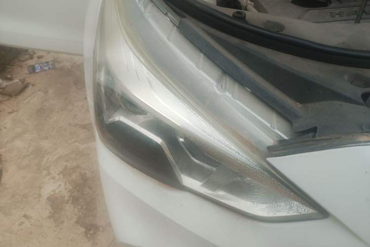 Used Haval M6 2017 1.5T Automatic Two-Wheel Drive Elite Model Right Front Headlight