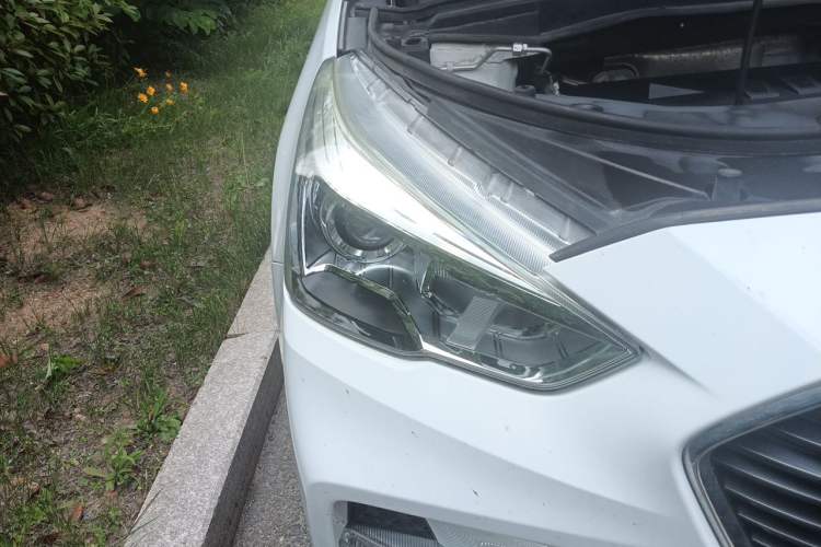 Used Haval M6 2017 1.5T Automatic Two-Wheel Drive Elite Model Right Front Headlight