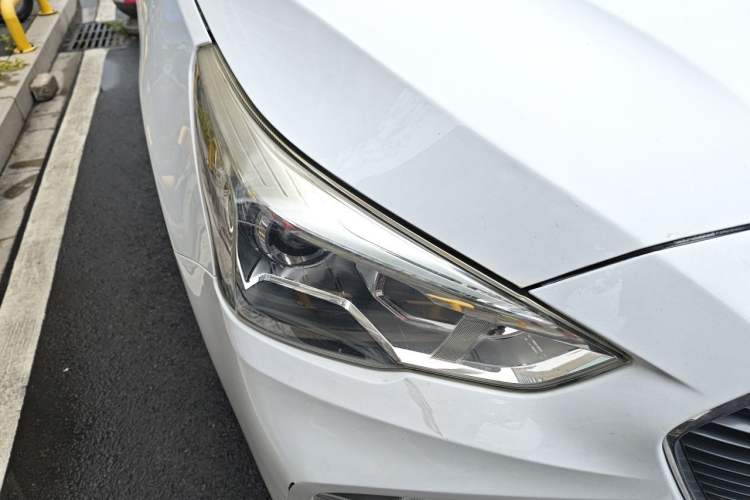 Used Haval M6 2017 1.5T Automatic Two-Wheel Drive Prestige Model Right Front Headlight
