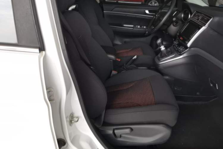 Used Haval M6 2017 1.5T Manual Two-Wheel Drive Urban Version Right Front Seat