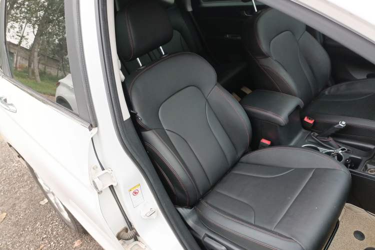 Used Haval M6 2017 1.5T Manual Two-Wheel Drive Elite Model Right Front Seat
