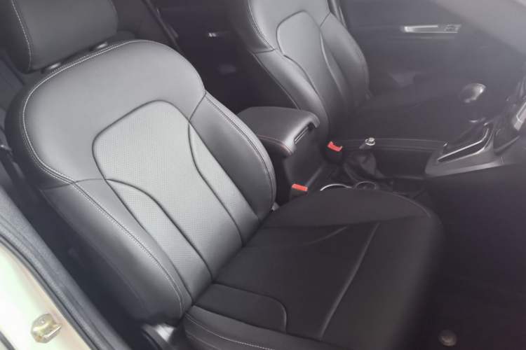 Used Haval M6 2017 1.5T Automatic Two-Wheel Drive Urban Model Right Front Seat
