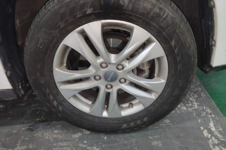 Used Haval M6 2017 1.5T Manual Two-Wheel Drive Elite Model Right Front Wheel Hub