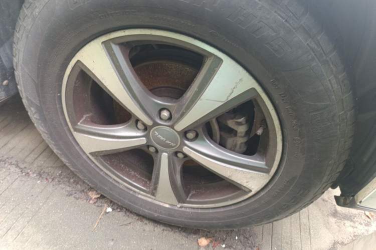 Used Haval M6 2017 1.5T Automatic Two-Wheel Drive Elite Model Right Front Wheel Hub