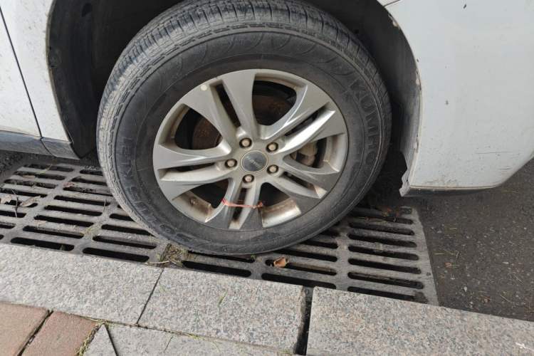 Used Haval M6 2017 1.5T Manual Two-Wheel Drive Elite Model Right Front Wheel Hub