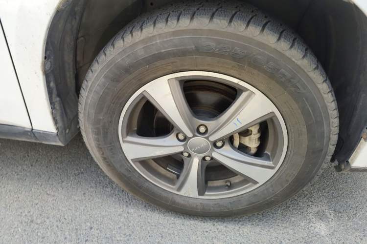 Used Haval M6 2017 1.5T Automatic Two-Wheel Drive Elite Model Right Front Wheel Hub
