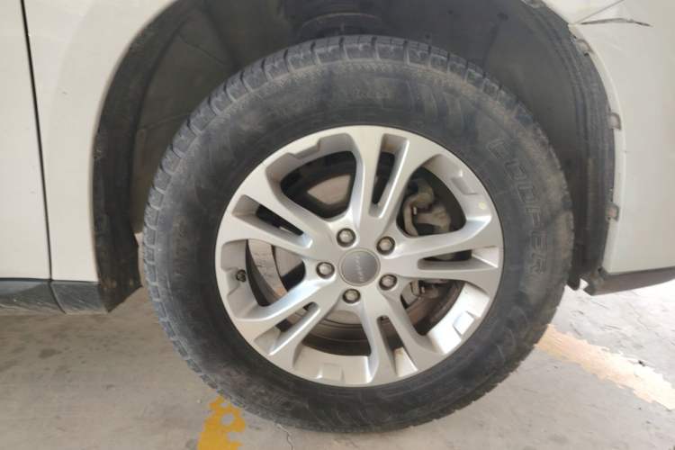 Used Haval M6 2017 1.5T Automatic Two-Wheel Drive Elite Model Right Front Wheel Hub