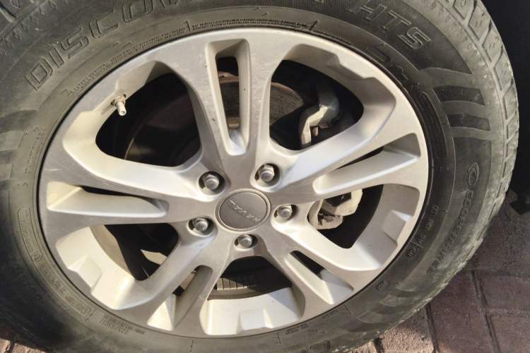 Used Haval M6 2017 1.5T Automatic Two-Wheel Drive Elite Model Right Front Wheel Hub