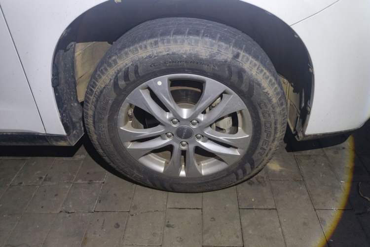 Used Haval M6 2017 1.5T Automatic Two-Wheel Drive Elite Model Right Front Wheel Hub
