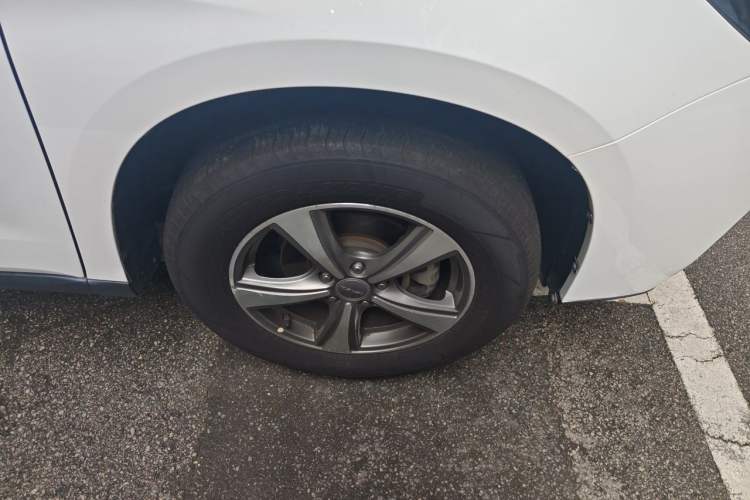 Used Haval M6 2017 1.5T Automatic Two-Wheel Drive Elite Model Right Front Wheel Hub