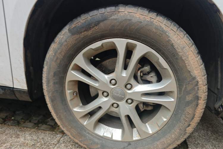 Used Haval M6 2017 1.5T Manual Two-Wheel Drive Elite Model Right Front Wheel Hub