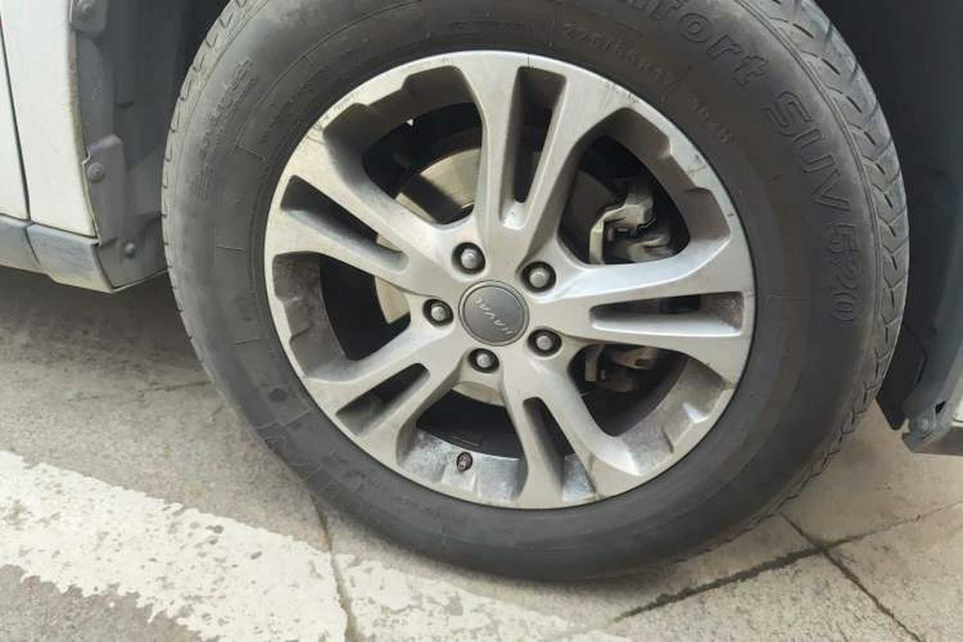 Used Haval M6 2017 1.5T Automatic Two-Wheel Drive Elite Model Right Front Wheel Hub
