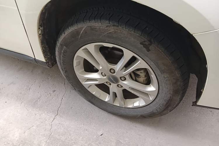 Used Haval M6 2017 1.5T Automatic Two-Wheel Drive Elite Model Right Front Wheel Hub
