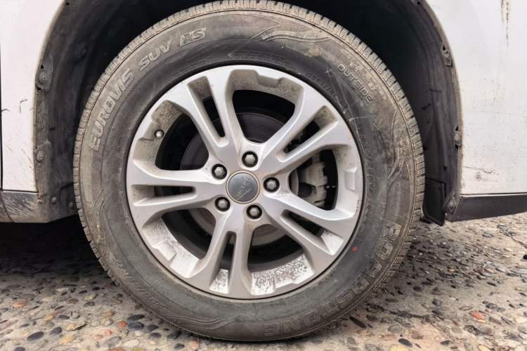 Used Haval M6 2017 1.5T Manual Two-Wheel Drive Elite Model Right Front Wheel Hub
