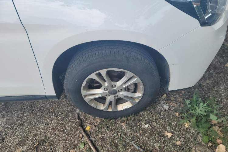 Used Haval M6 2017 1.5T Manual Two-Wheel Drive Elite Model Right Front Wheel Hub